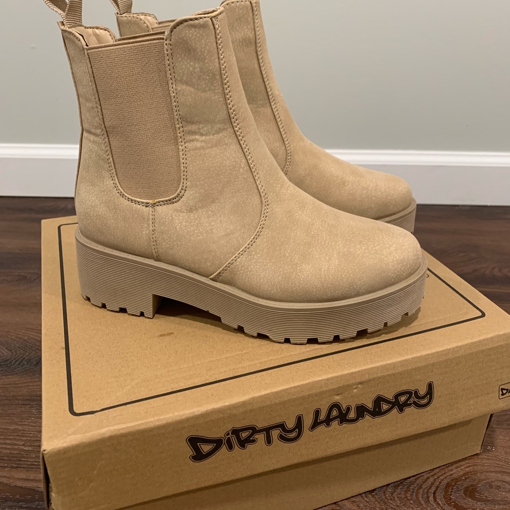 Dirty Laundry Women's Beige Ankle Boots
